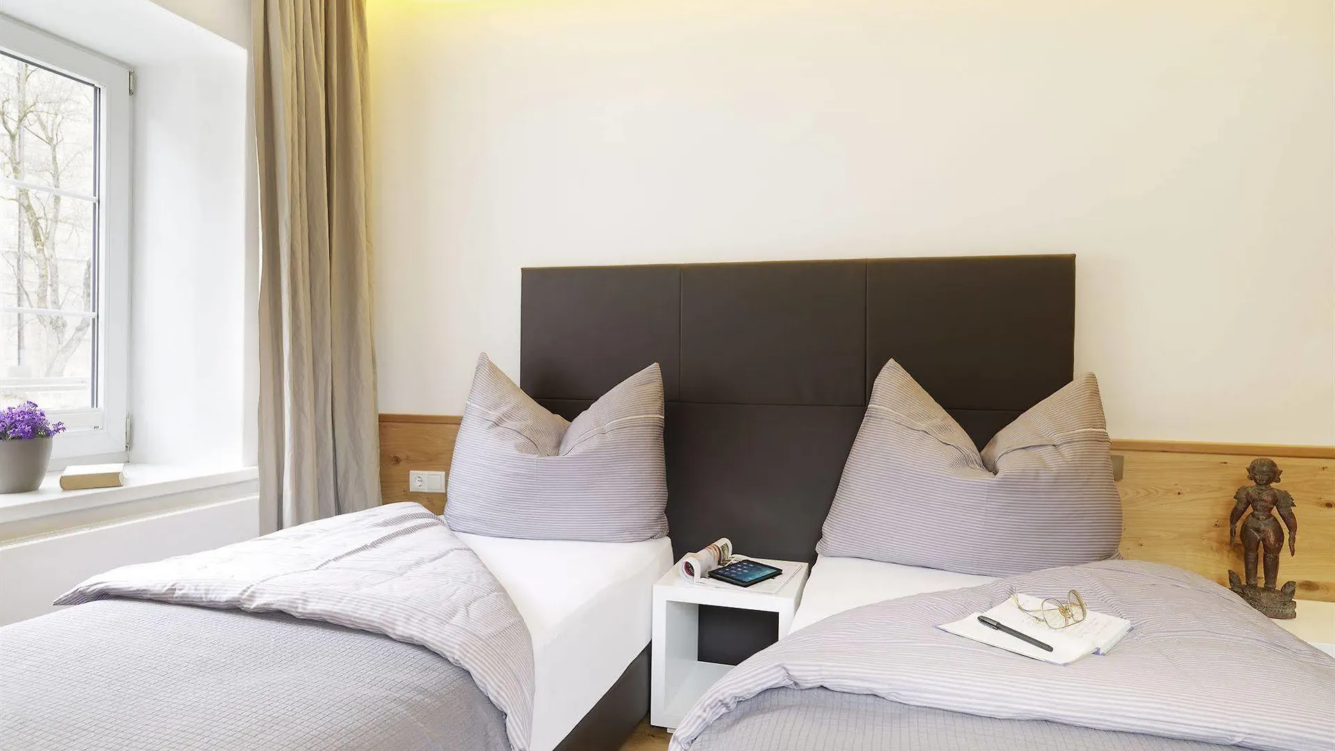Riedz Apartments Innsbruck- Zentrales Apartmenthaus Mit Gruener Oase  Innsbruck